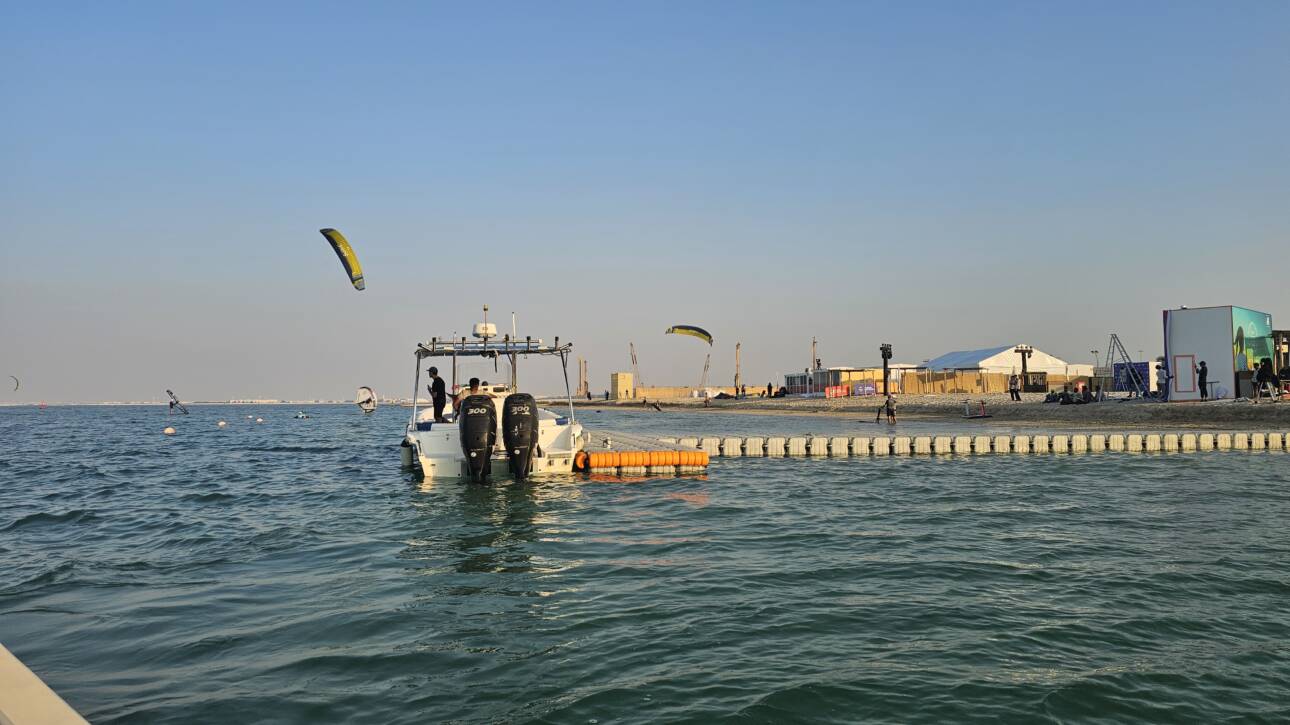 Custom floating pontoon for boat access in Abu Dhabi